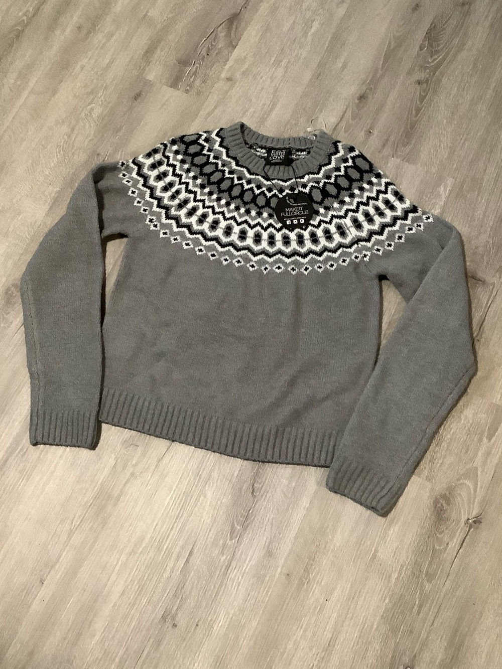 Full circle trends grey patterned sweater nwt